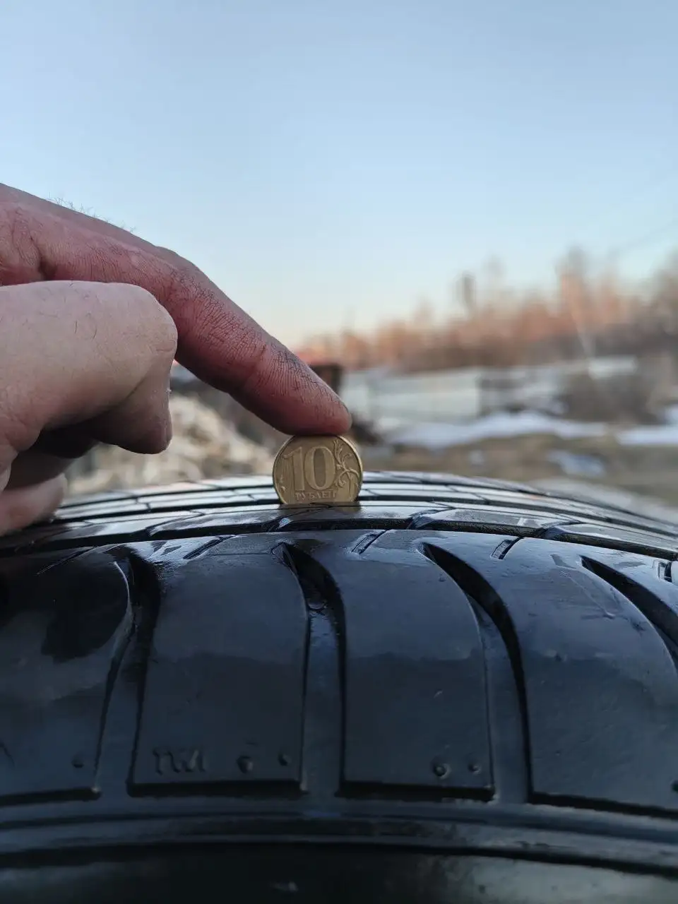 Продам резину с небольшим пробегом - Шины и диски (Запчасти) в Хабаровск