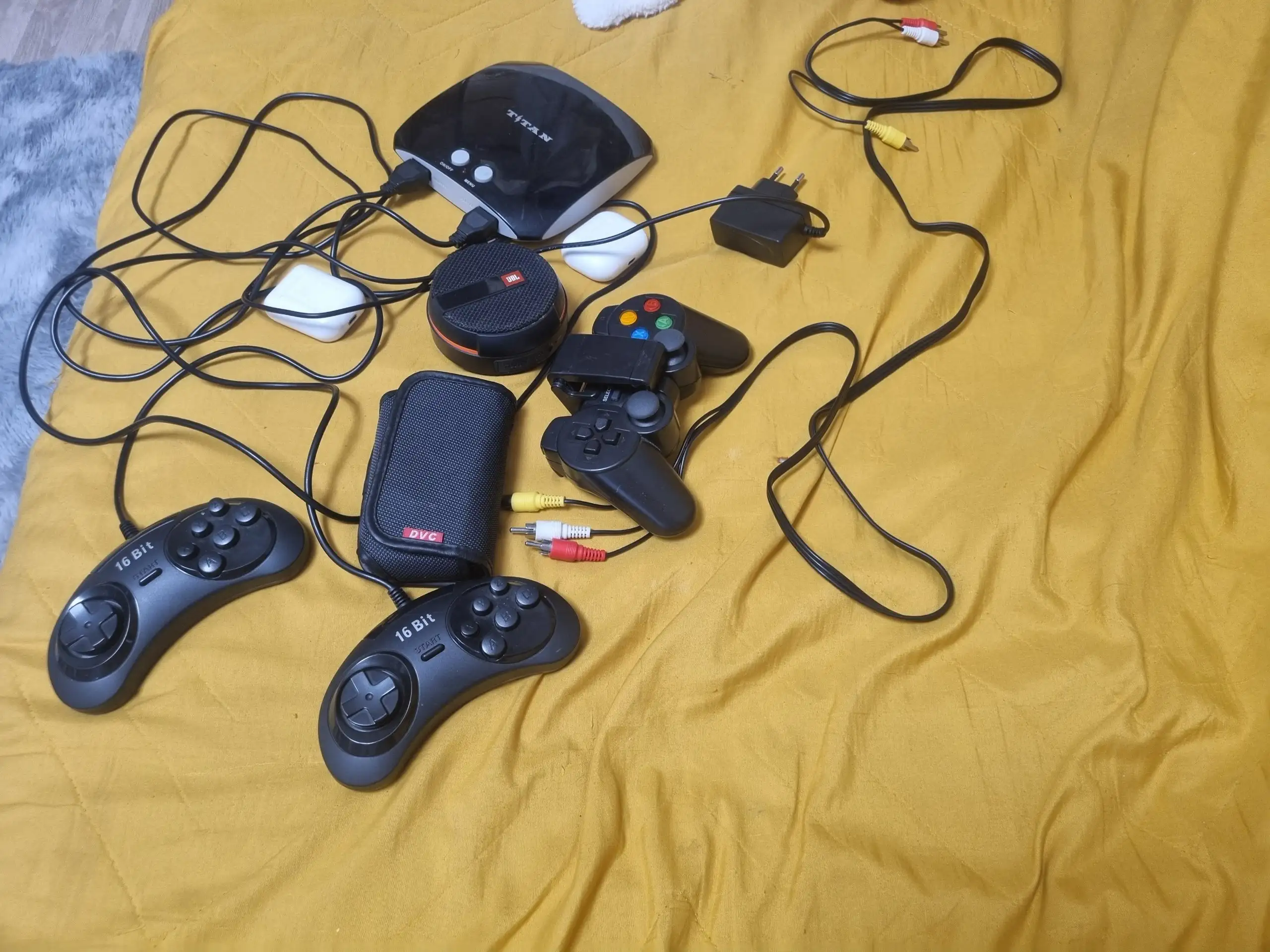 Продам колонку JBL и игровую приставку - Электроника в Хабаровск