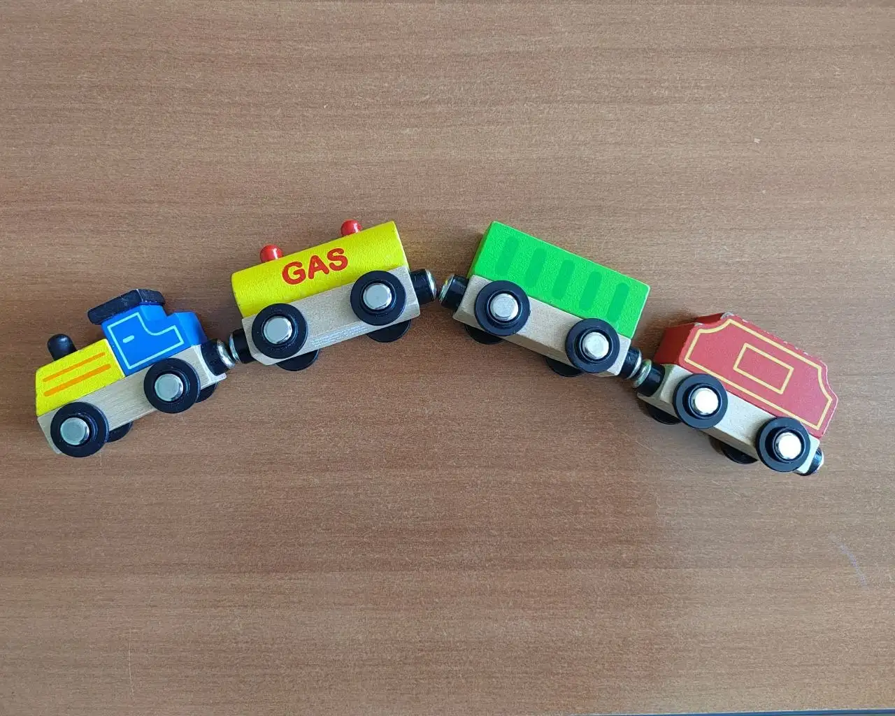 Магниты и пазлы пакетом - Настольные игры и пазлы (Хобби и отдых) в Хабаровск