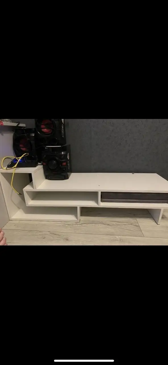 Продажа полок: под телевизор и настенные - Барахолка в Хабаровск