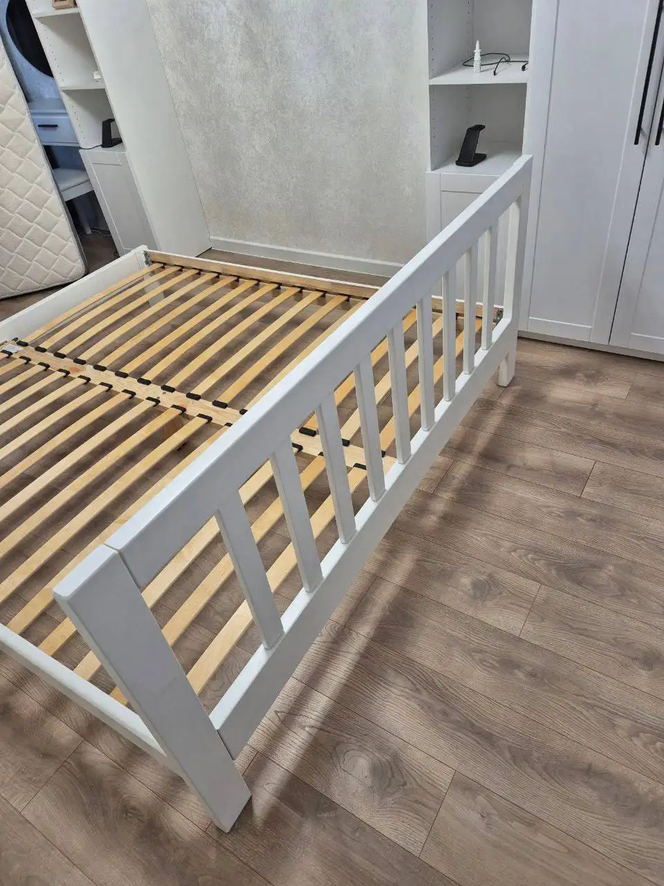 Кровать двухспальная 180х200 - Мебель (Барахолка) в Хабаровск