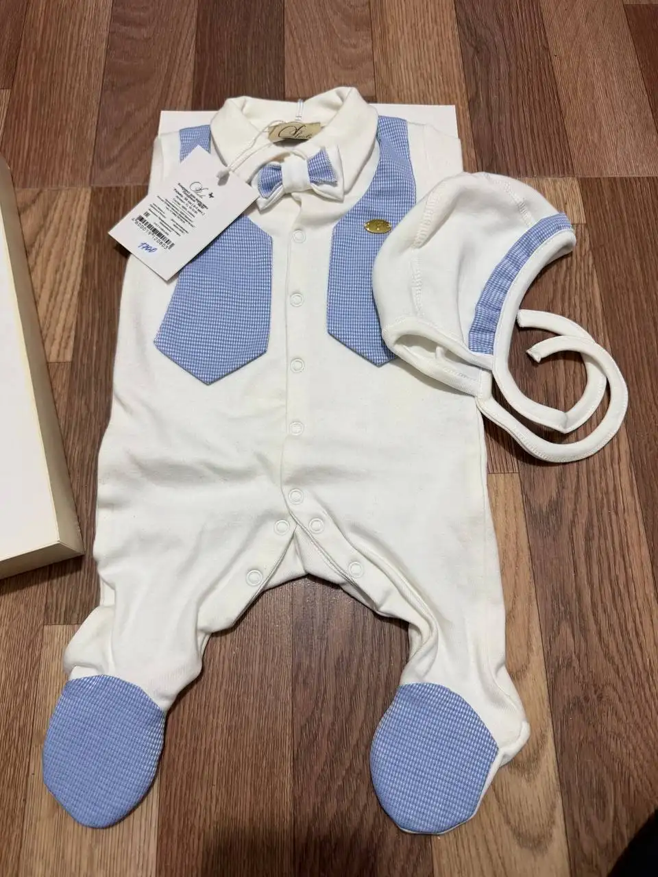 Костюмчик для новорожденного в подарочной коробке - Одежда для новорожденных (Товары для детей) в Хабаровск