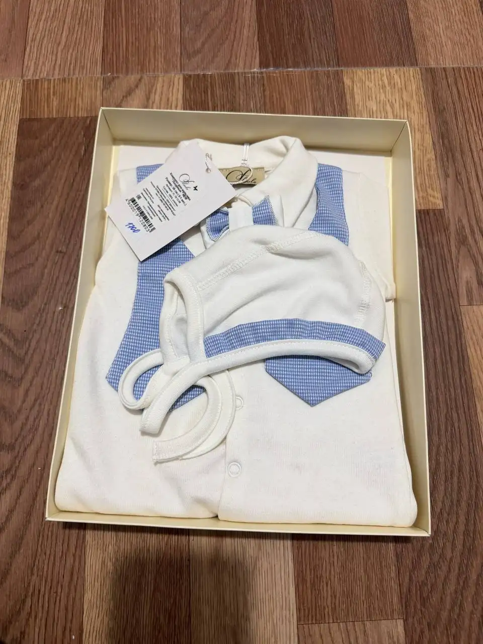 Костюмчик для новорожденного в подарочной коробке - Одежда для новорожденных (Товары для детей) в Хабаровск