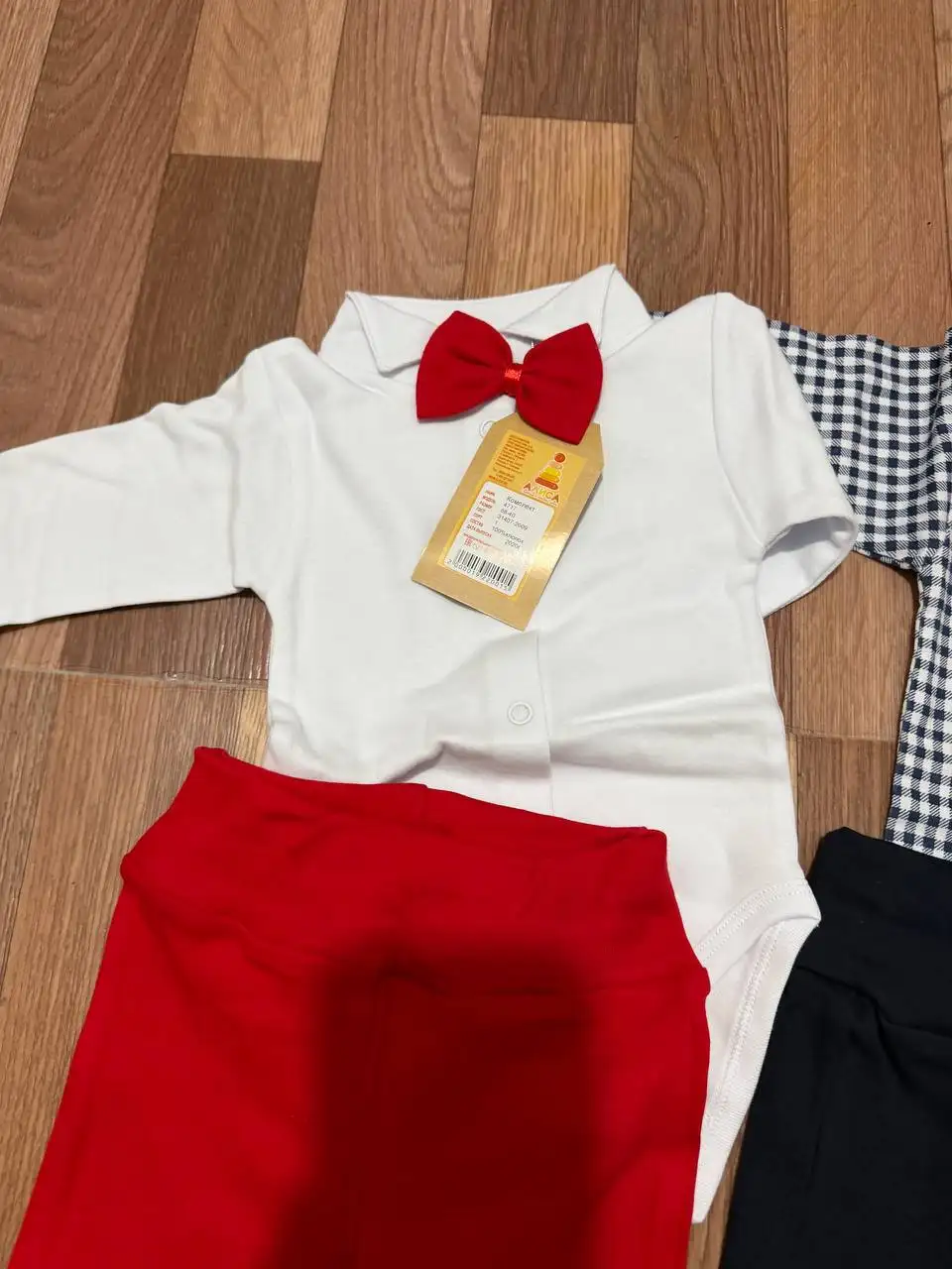 Два новых костюмчика на рост 68 см - Одежда для детей (Товары для детей) в Хабаровск