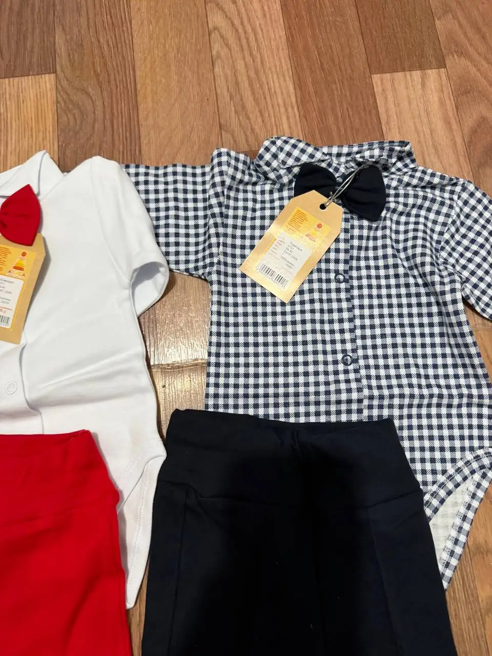 Два новых костюмчика на рост 68 см - Одежда для детей (Товары для детей) в Хабаровск