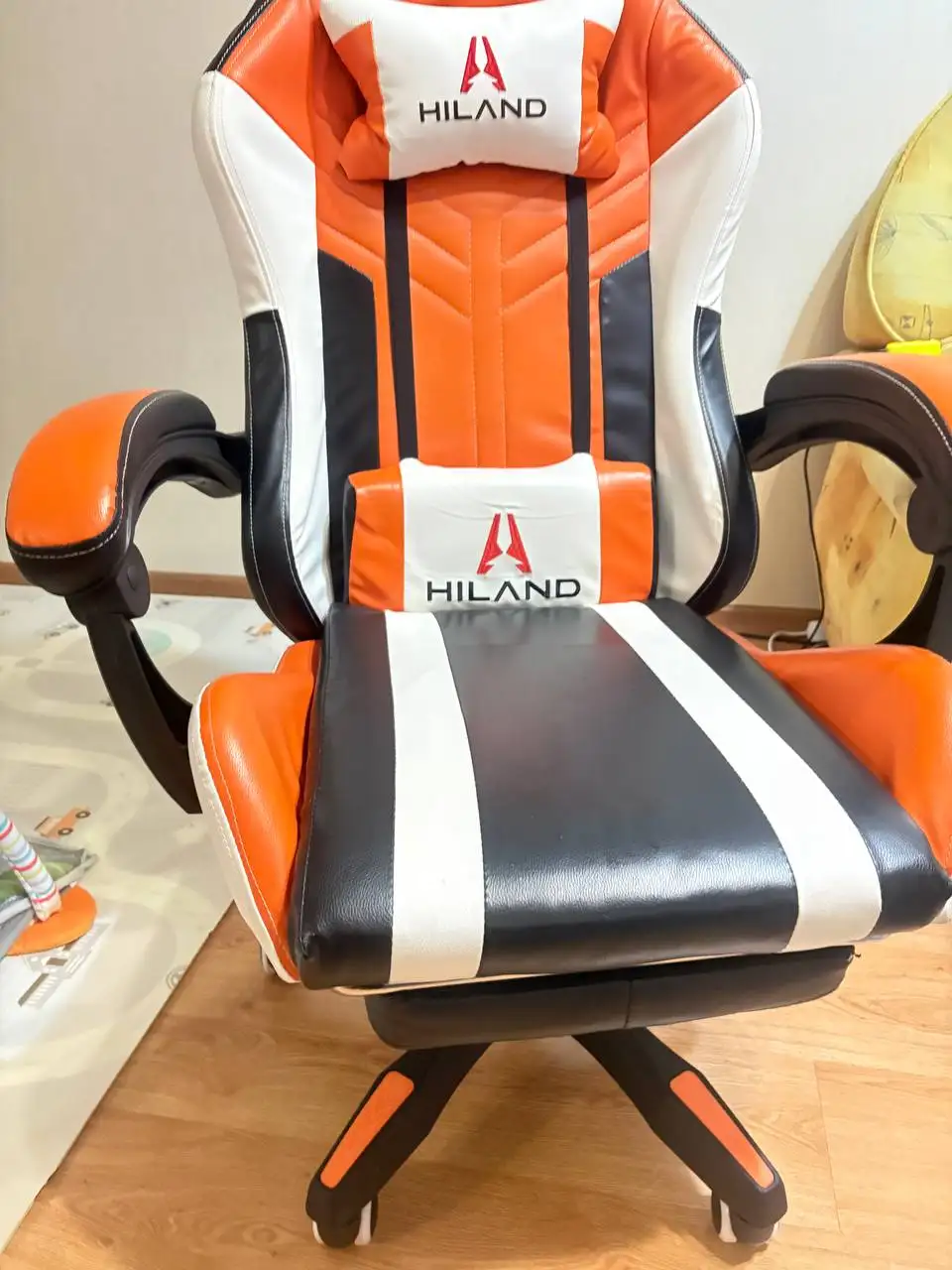 Продам одежду разных цветов - Одежда в Хабаровск