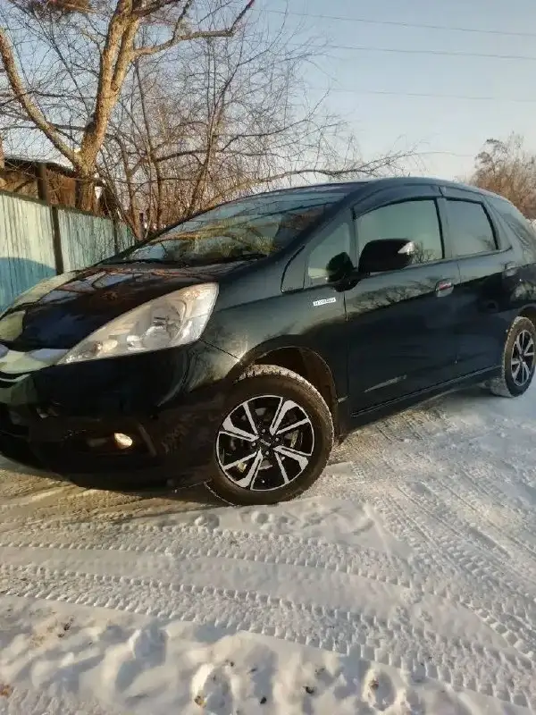 Продам гибрид Toyota Prius 2013 года - Гибридные автомобили (Авто) в Хабаровск