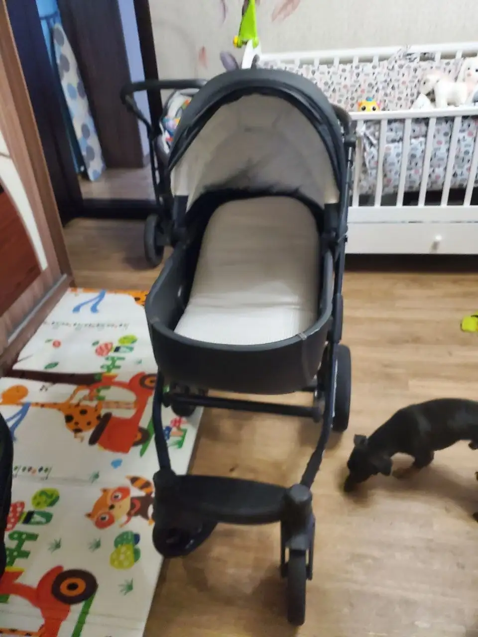 Продам коляску зима-лето и кроватку для новорожденных - Коляски и кроватки (Товары для детей) в Хабаровск