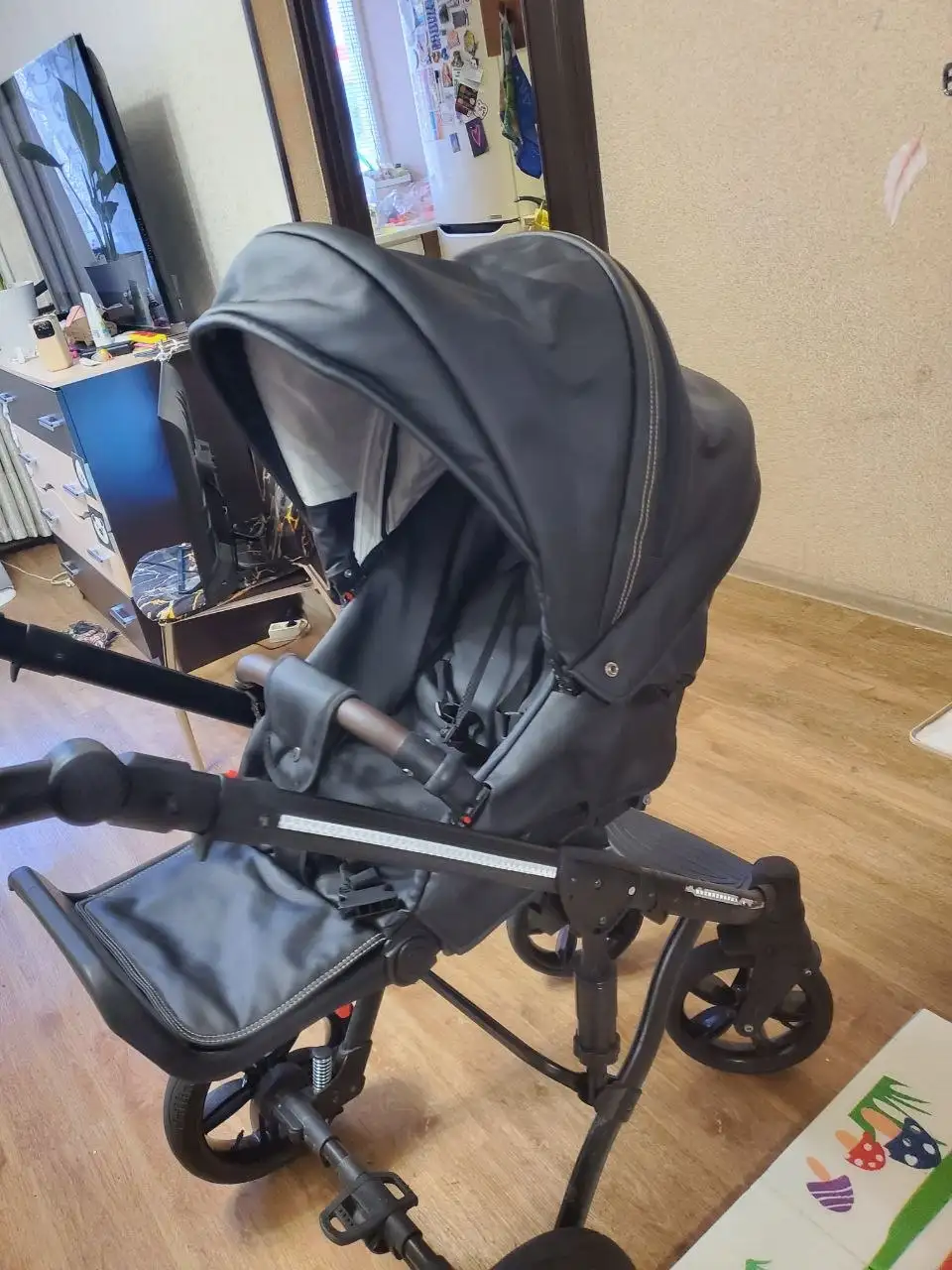 Продам коляску зима-лето и кроватку для новорожденных - Коляски и кроватки (Товары для детей) в Хабаровск