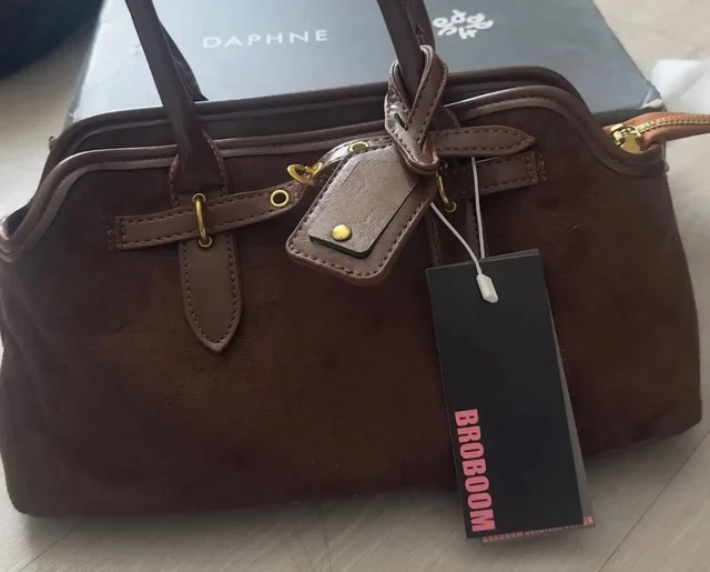 Продам реплику сумки Miu Miu - Украшения в Хабаровск