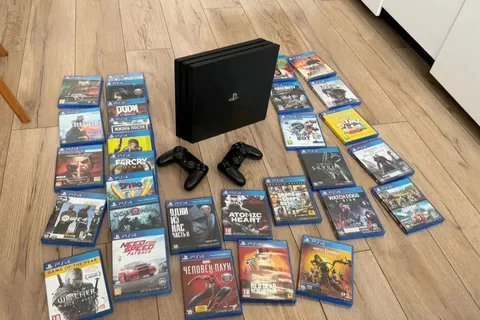 Игровая приставка PS4 с пультами и дисками - Светильники в Хабаровск
