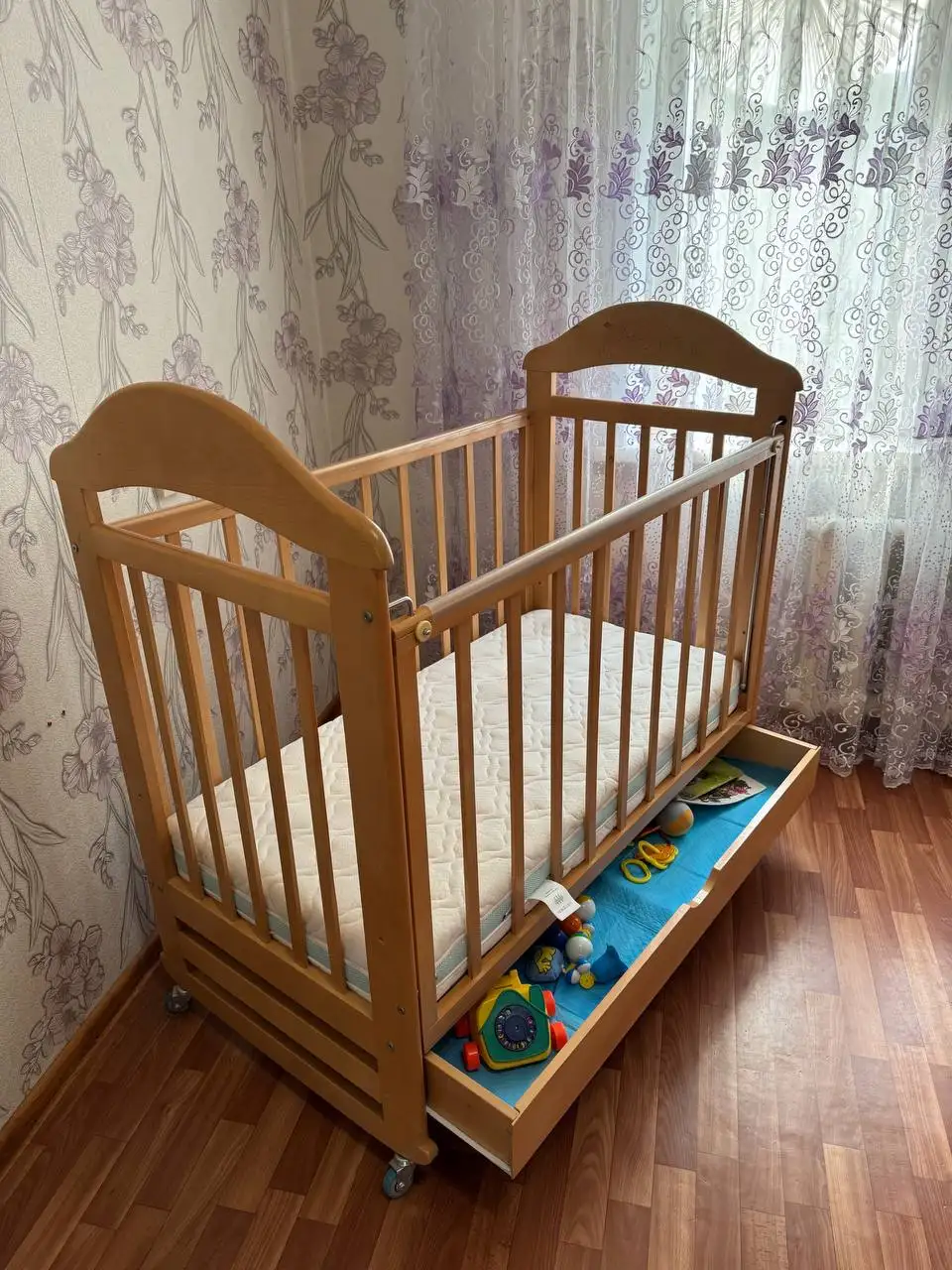 Продам кровать детскую срочно - Товары для детей в Хабаровск