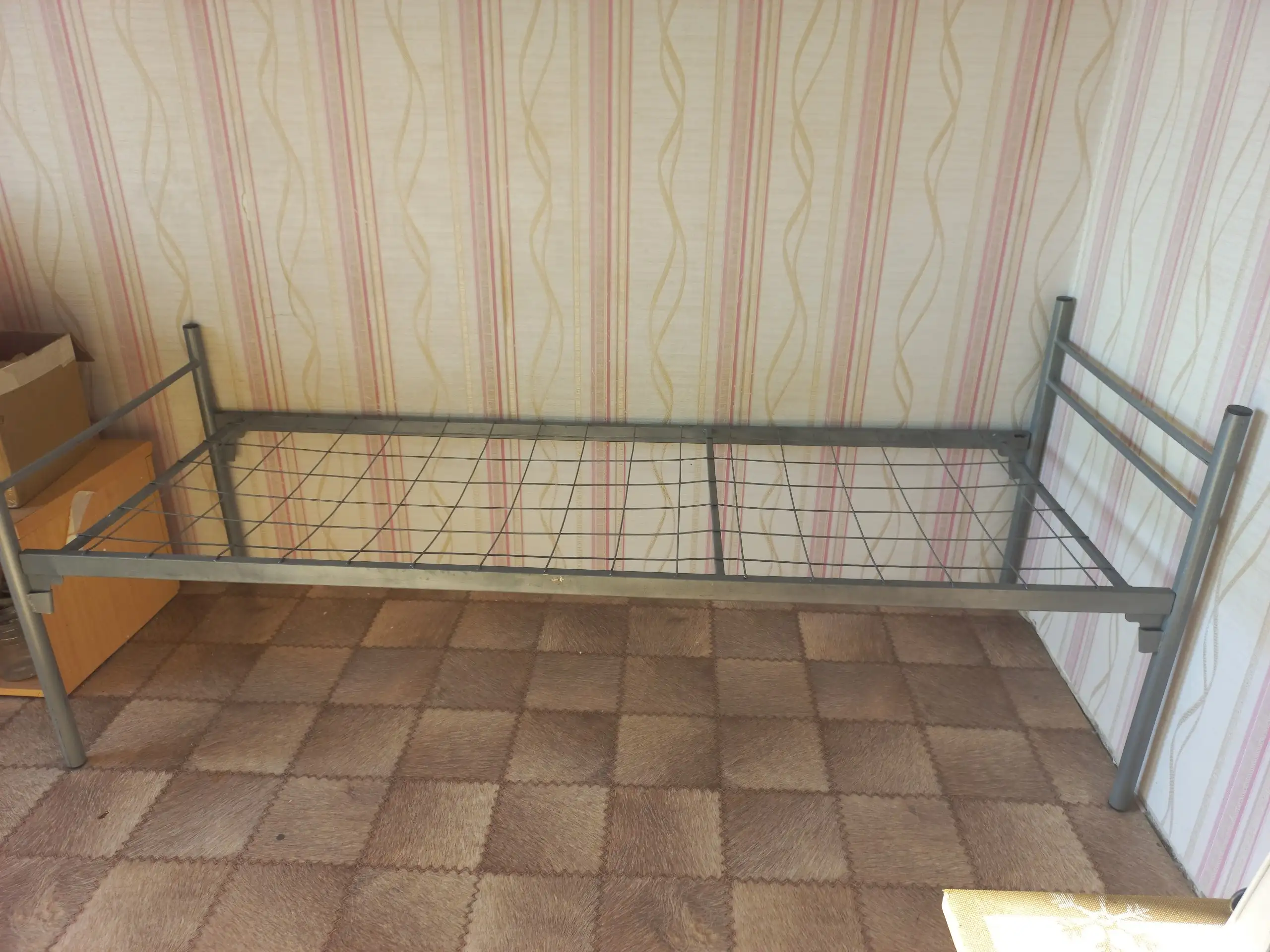 Продам кровать и матрас 190x70 - Барахолка в Хабаровск