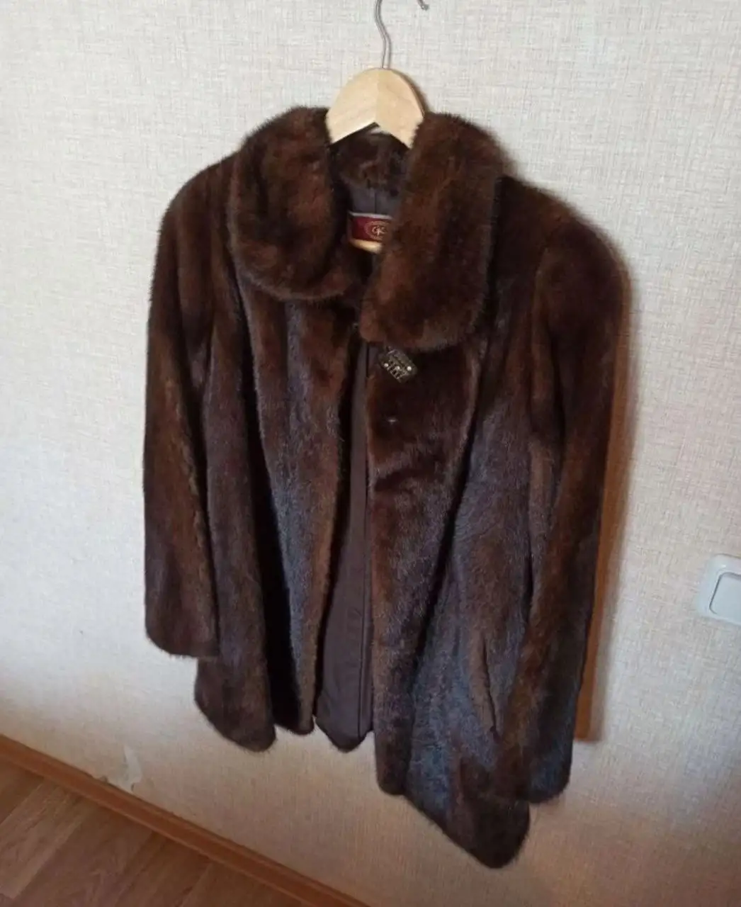 Женская куртка (б/у) 5000 срочно - Верхняя одежда (Одежда) в Мирное