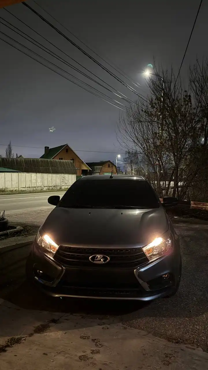 Автомобиль 2017 года