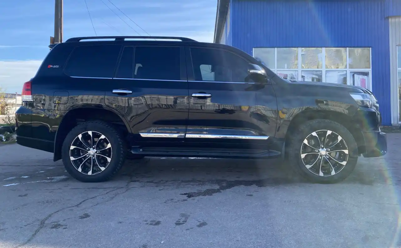 Toyota Land Cruiser 200 - Легенда Внедорожья