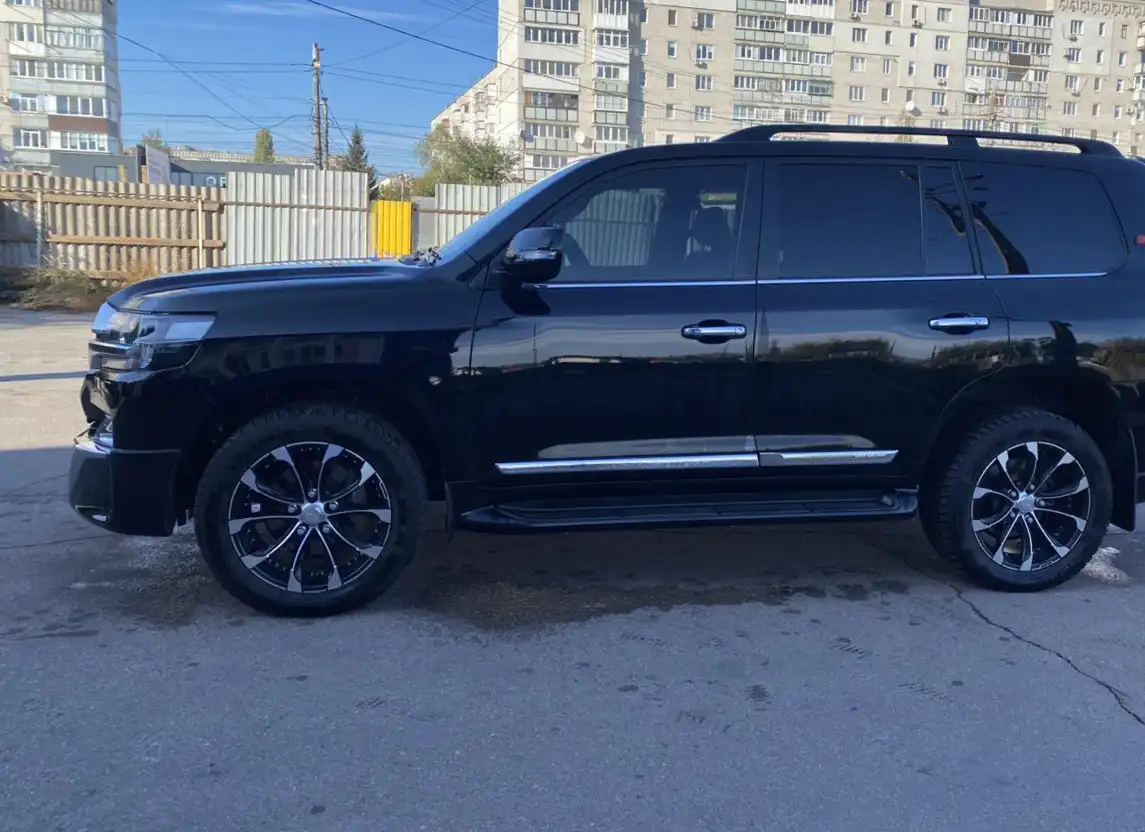 Toyota Land Cruiser 200 - Легенда Внедорожья