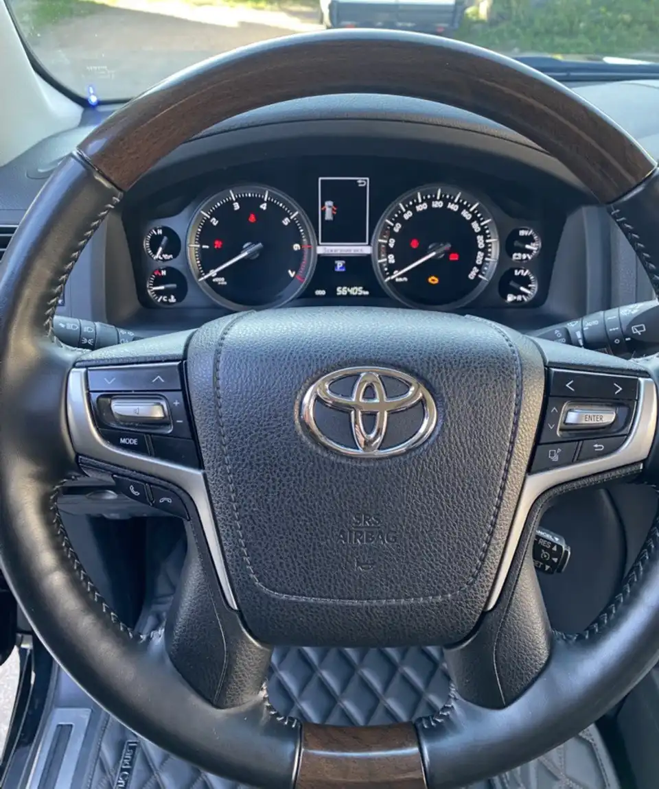 Toyota Land Cruiser 200 - Легенда Внедорожья