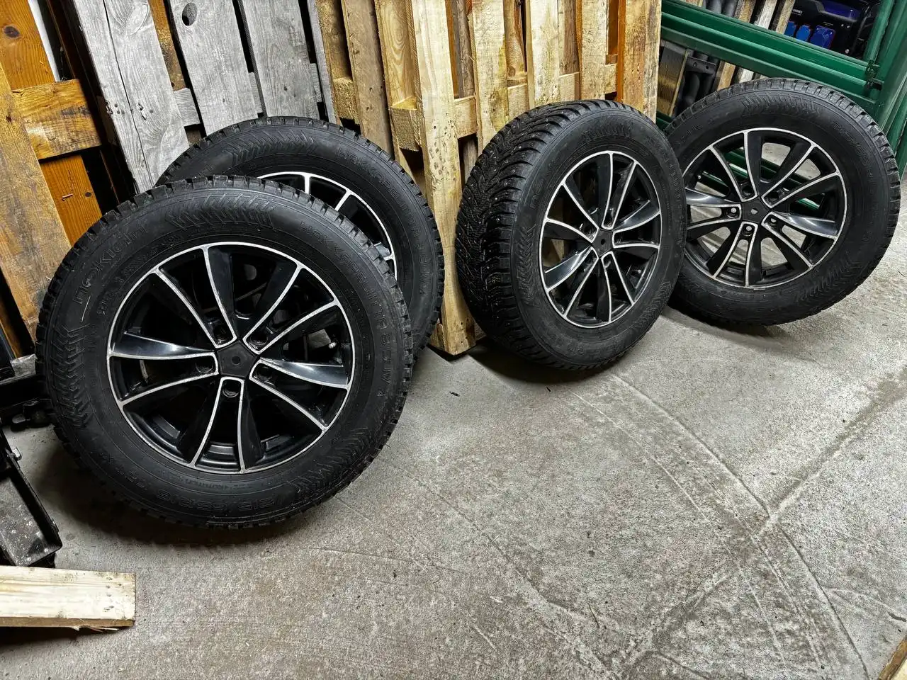 Продажа колес 215/65R16 5x114.3 с шипами
