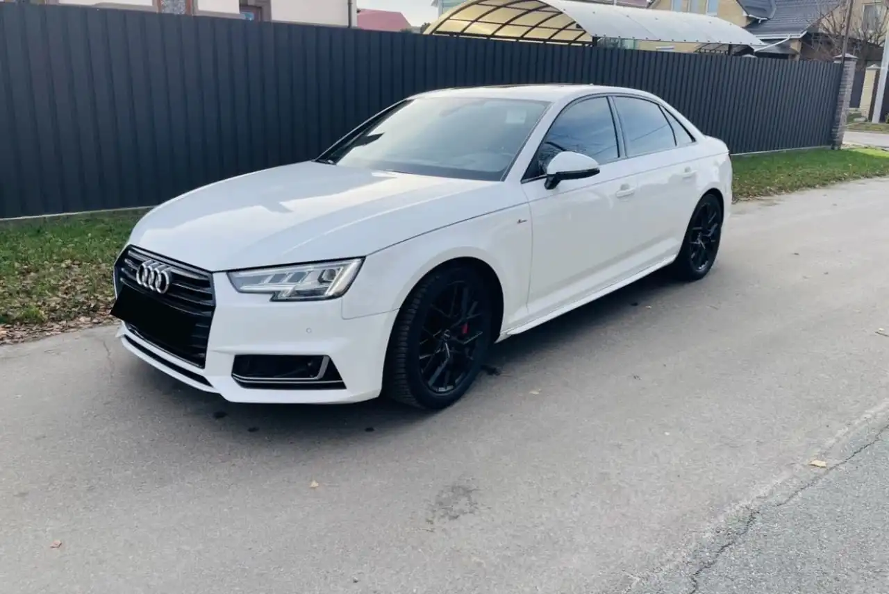 Audi A4 2018 B9 (8W) 2.0 л TFSI автомат Quattro