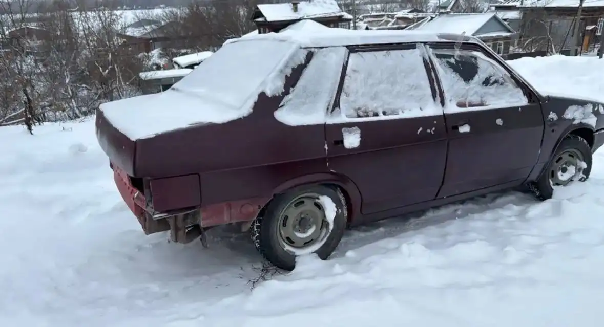 ВАЗ 21099 1995 года с навесным оборудованием