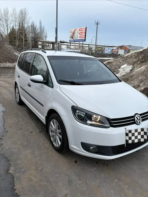 Volkswagen Touran 2011 года - Авто в Нефтекамск