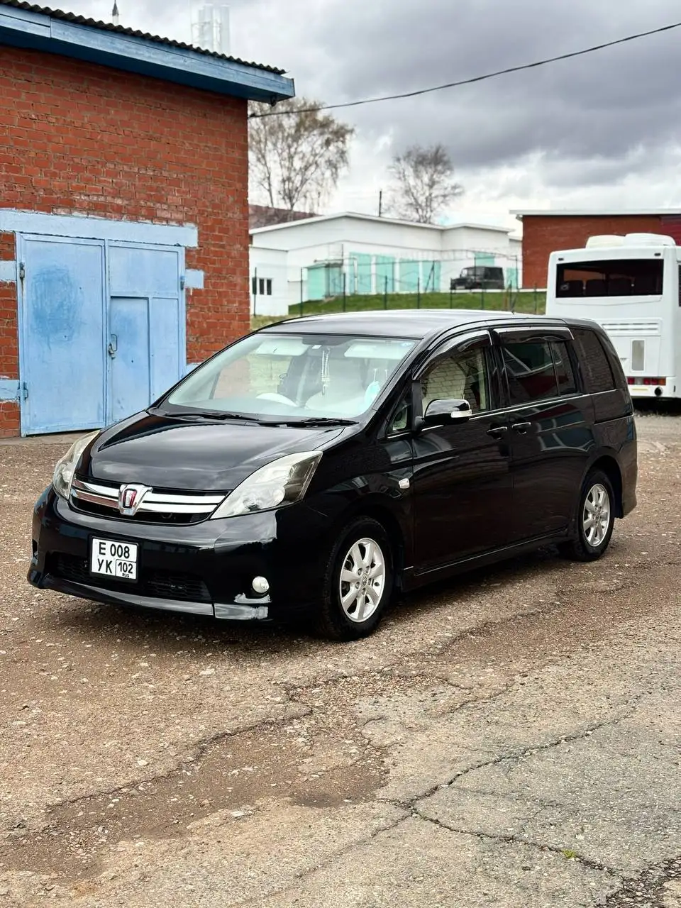 Toyota ISIS Platana - Toyota (Авто) в Уфа