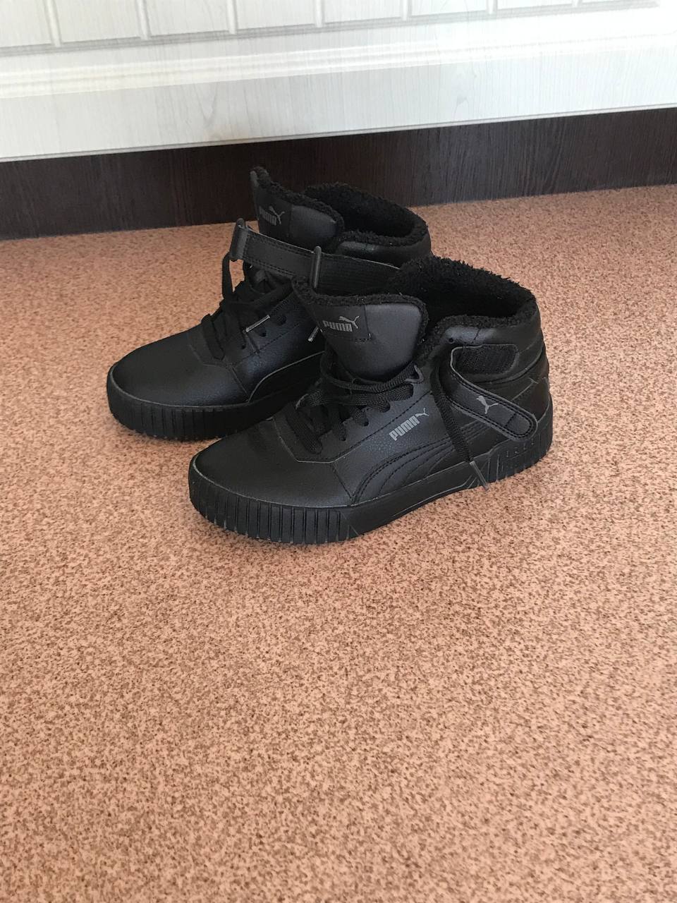 Кеды Puma и спортивная куртка женские