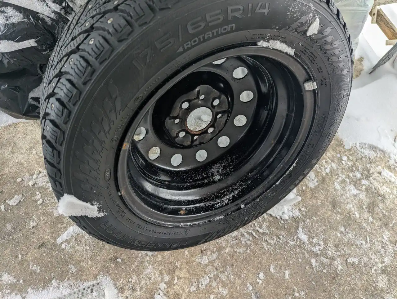 Продажа колеса 4/98 R14 и динамиков Прайд 13* - Автоаксессуары (Запчасти) в Ростов-на-Дону