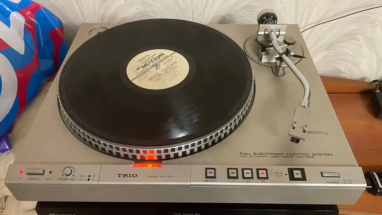 Проигрыватель в хорошем состоянии - Аудиотехника в Ростов-на-Дону