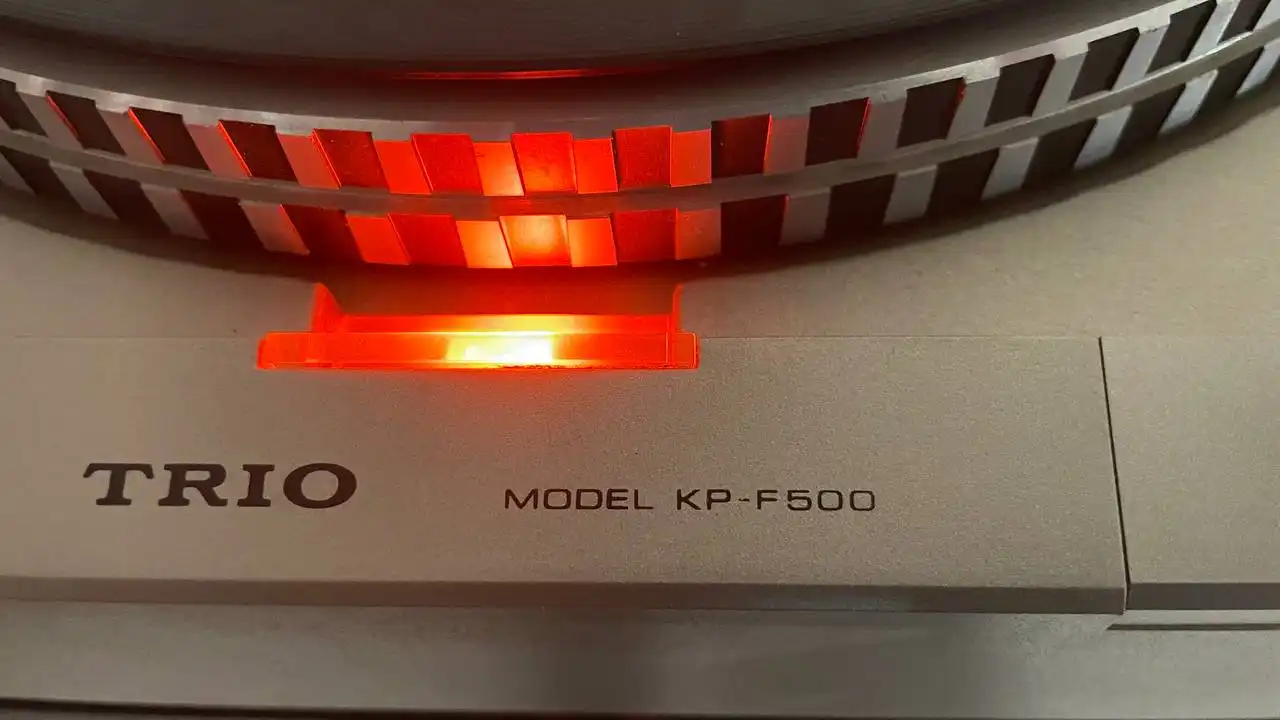 Проигрыватель в хорошем состоянии - Аудиотехника (Электроника) в Ростов-на-Дону