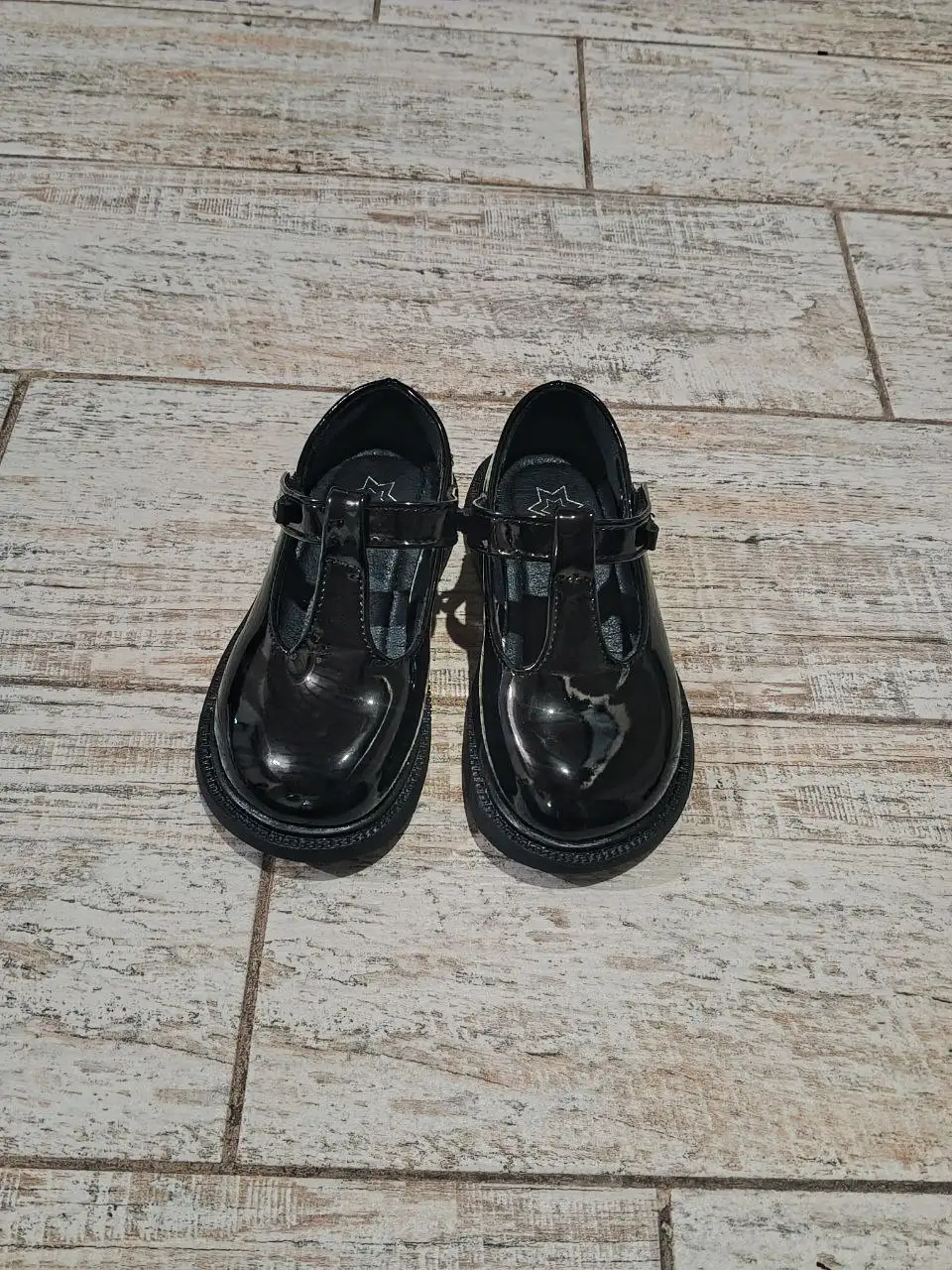 Продаются новые туфельки для девочки - Обувь детская (Товары для детей) в Ростов-на-Дону