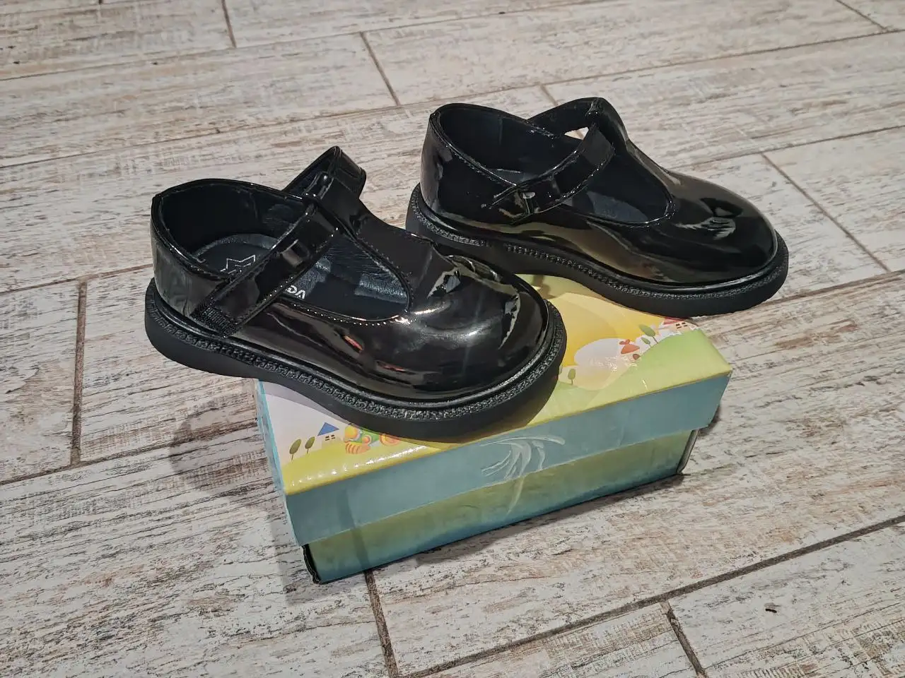 Продаются новые туфельки для девочки - Обувь детская (Товары для детей) в Ростов-на-Дону