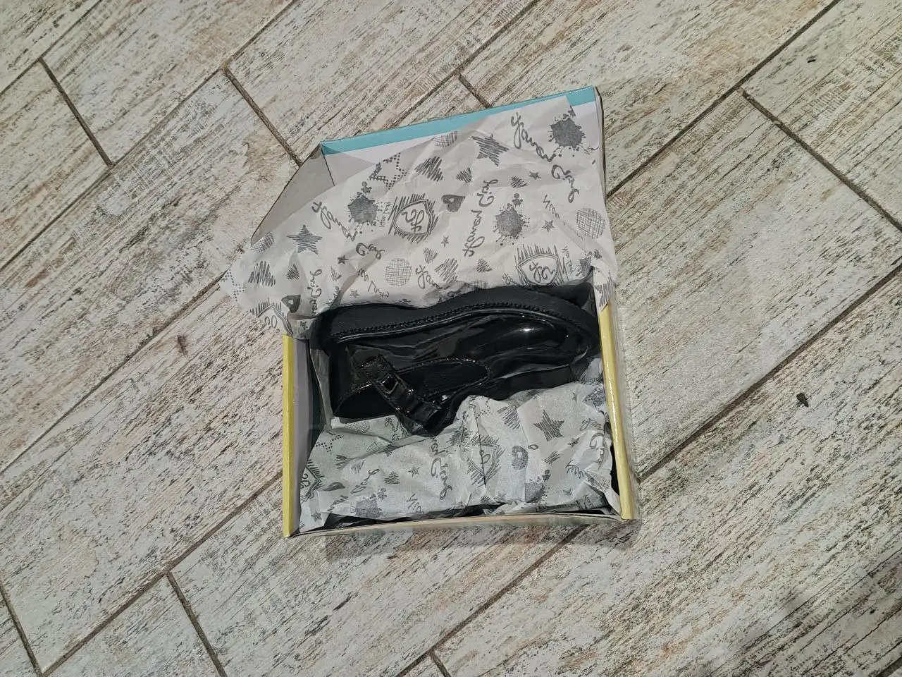 Продаются новые туфельки для девочки - Обувь детская (Товары для детей) в Ростов-на-Дону