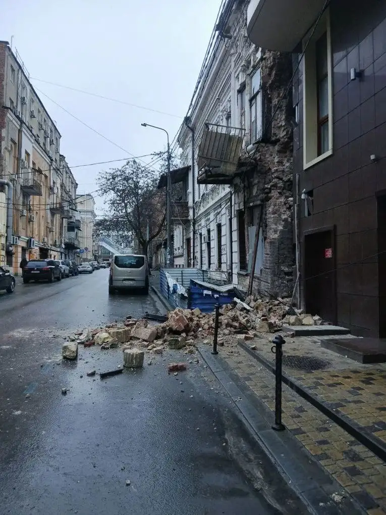 Критическое состояние дома на улице Островского в Шаумяне - Недвижимость в Ростов-на-Дону