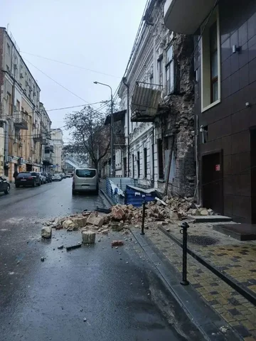 Критическое состояние дома на улице Островского в Шаумяне - частное объявление в Ростов-на-Дону