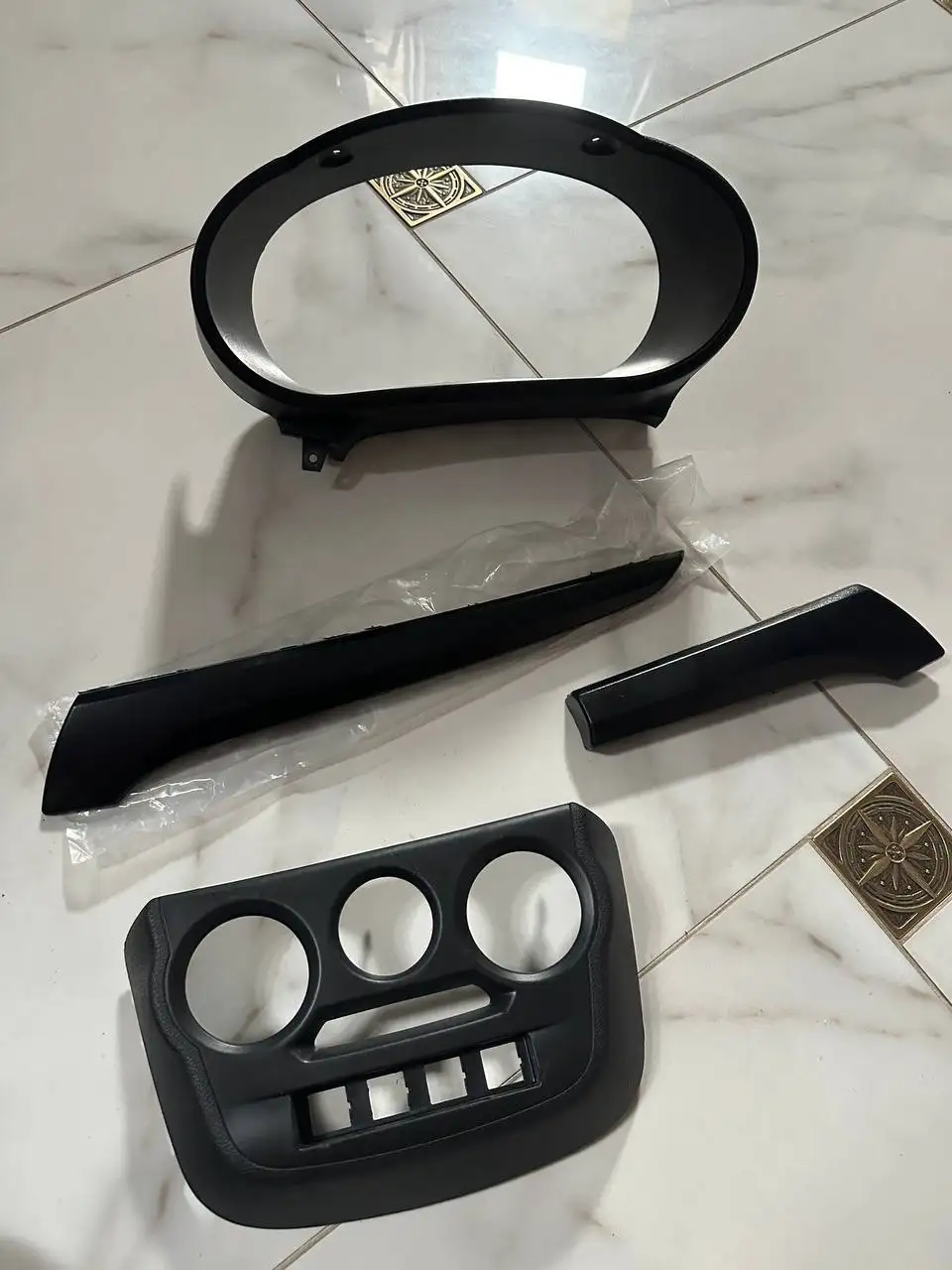 Заводской пластик на Гранту - Кузовные элементы (Запчасти) в Ростов-на-Дону