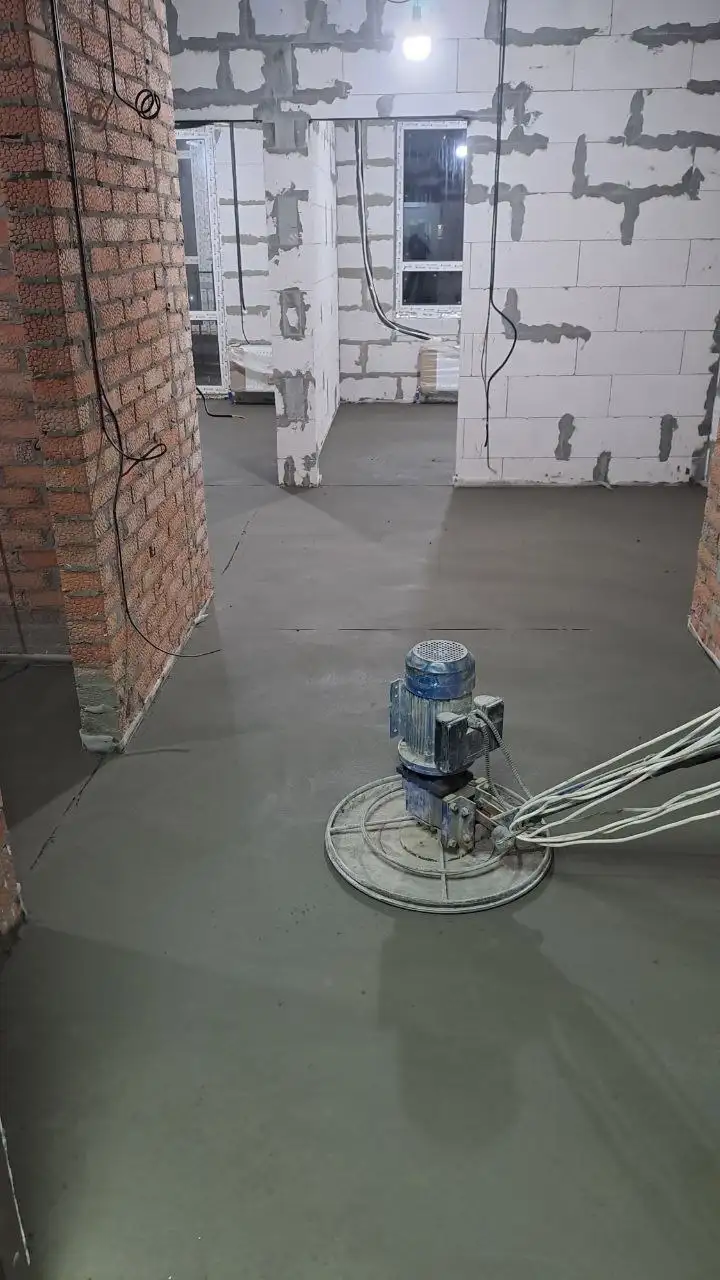 Услуги по полусухой стяжке пола, механизированной штукатурке, вывозу мусора и демонтажу - Строительные и ремонтные услуги (Услуги) в Ростов-на-Дону