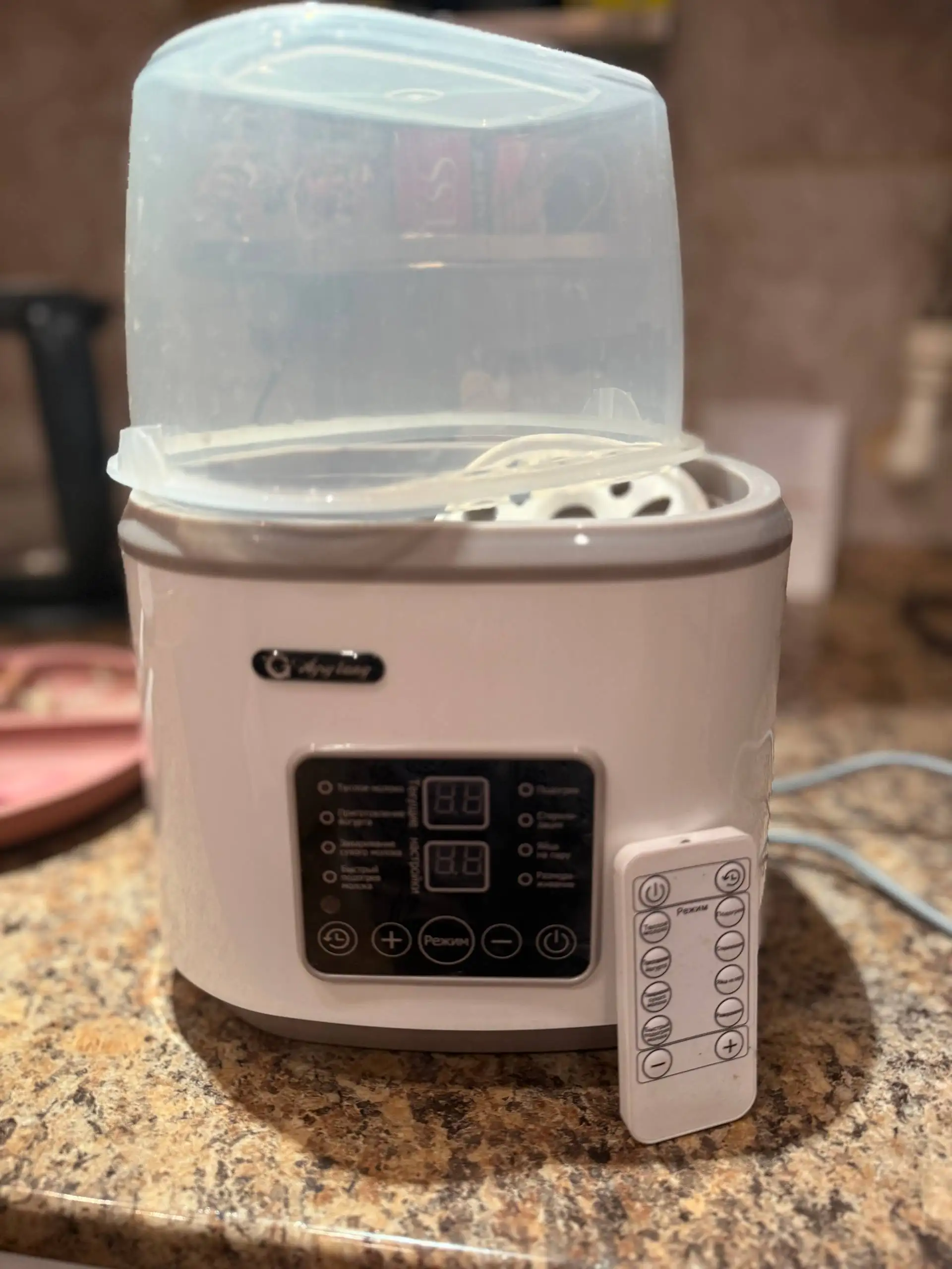 Продажа детских товаров: стерилизатор, коврик-манеж, комбинезоны - Одежда и аксессуары (Товары для детей) в Ростов-на-Дону