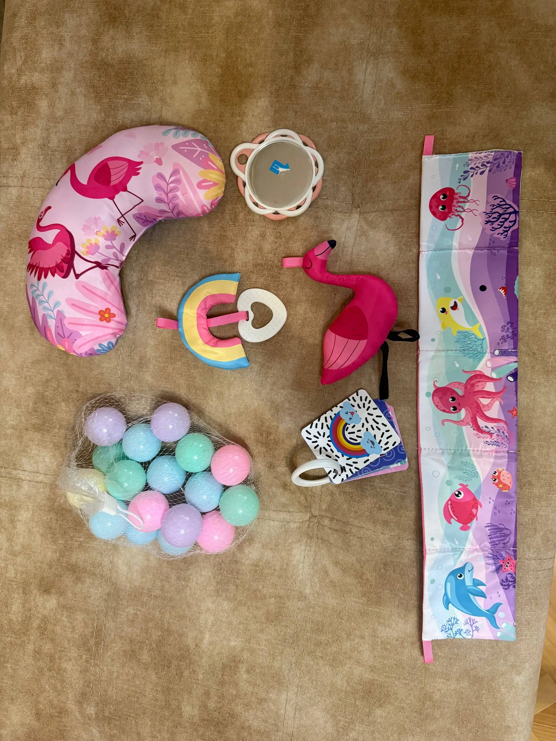 Продажа детских товаров: стерилизатор, коврик-манеж, комбинезоны - Одежда и аксессуары (Товары для детей) в Ростов-на-Дону