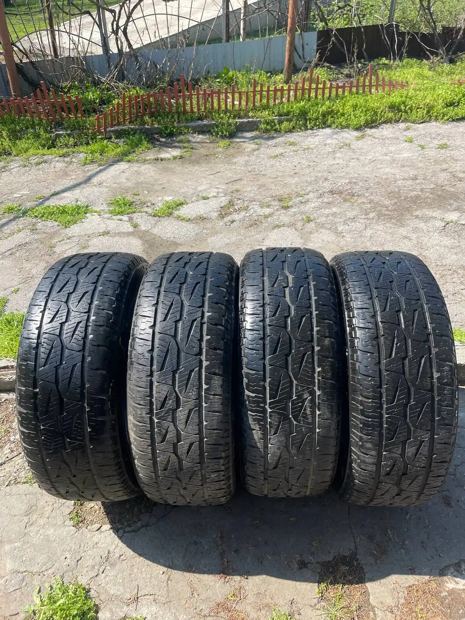 Шины Bridgestone Dueler A/T 001 265/60/R18 - Шины и диски (Авто) в Ростов-на-Дону