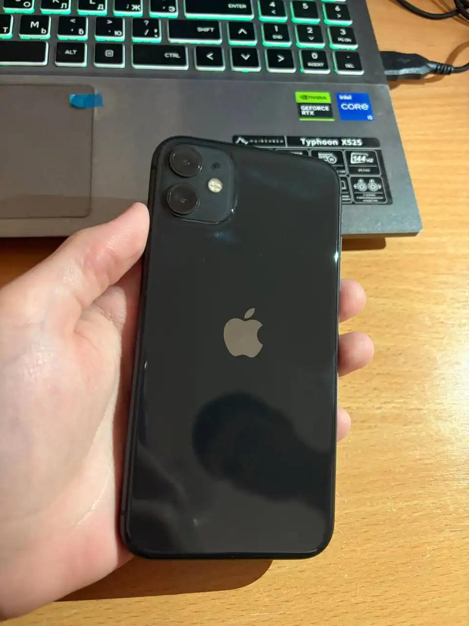 Продам iPhone 11 128 GB с дефектами