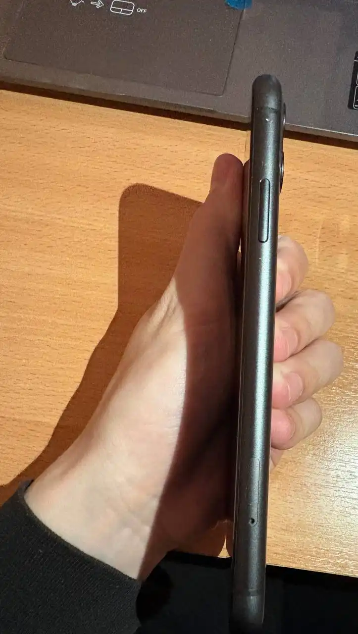 Продам iPhone 11 128 GB с дефектами