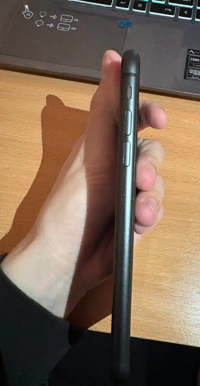 Продам iPhone 11 128 GB с дефектами