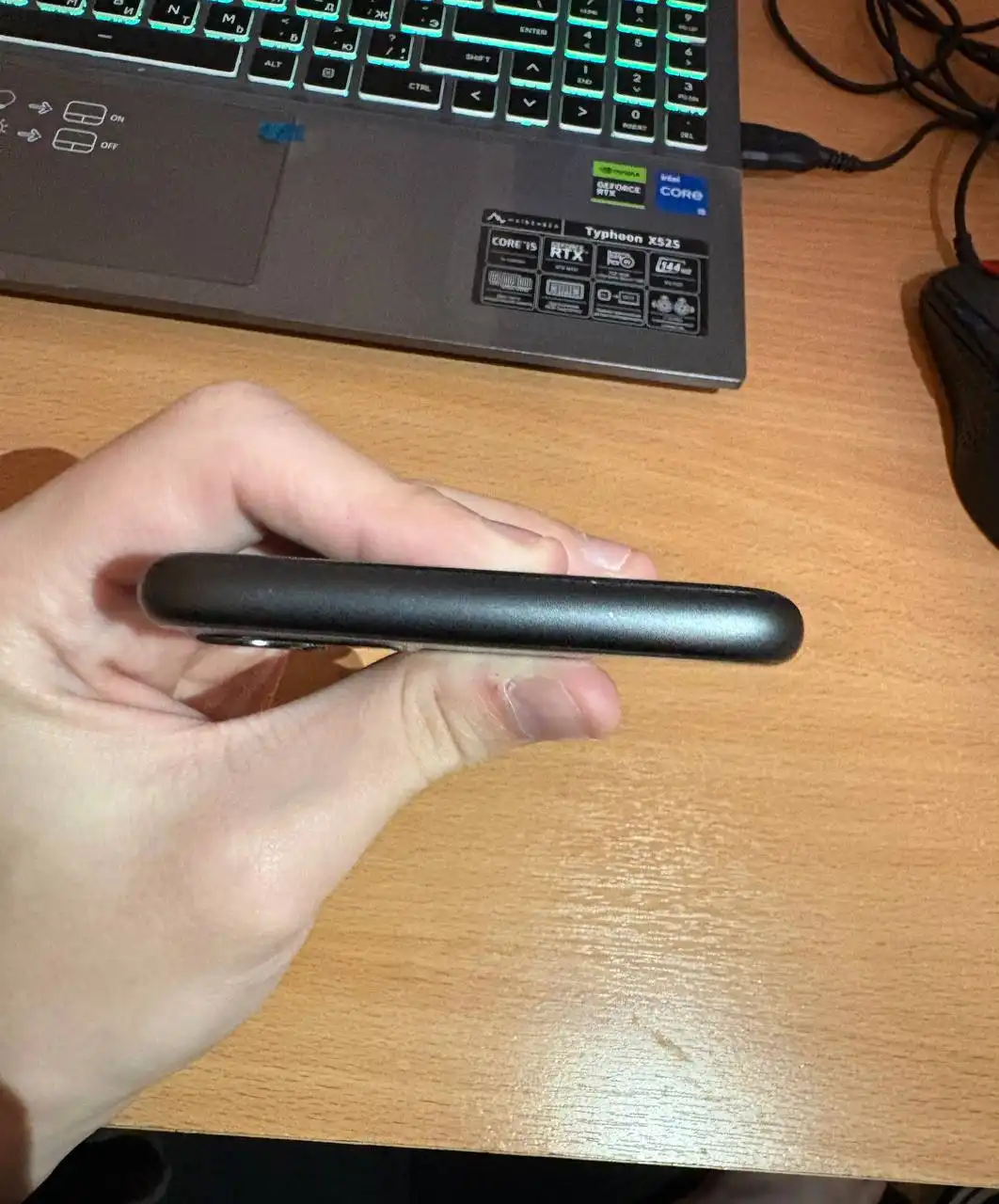 Продам iPhone 11 128 GB с дефектами