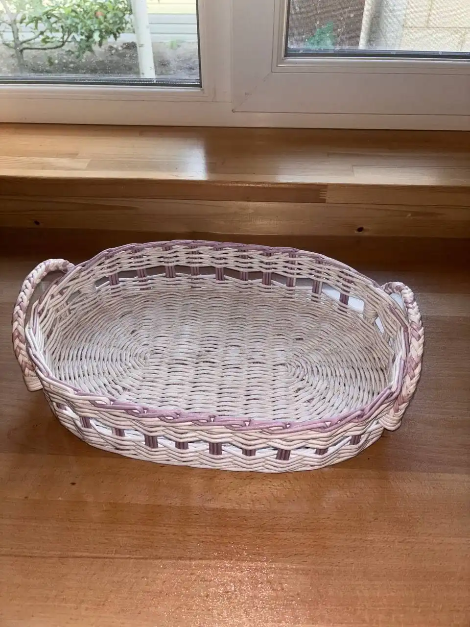 Праздничный плетеный поднос