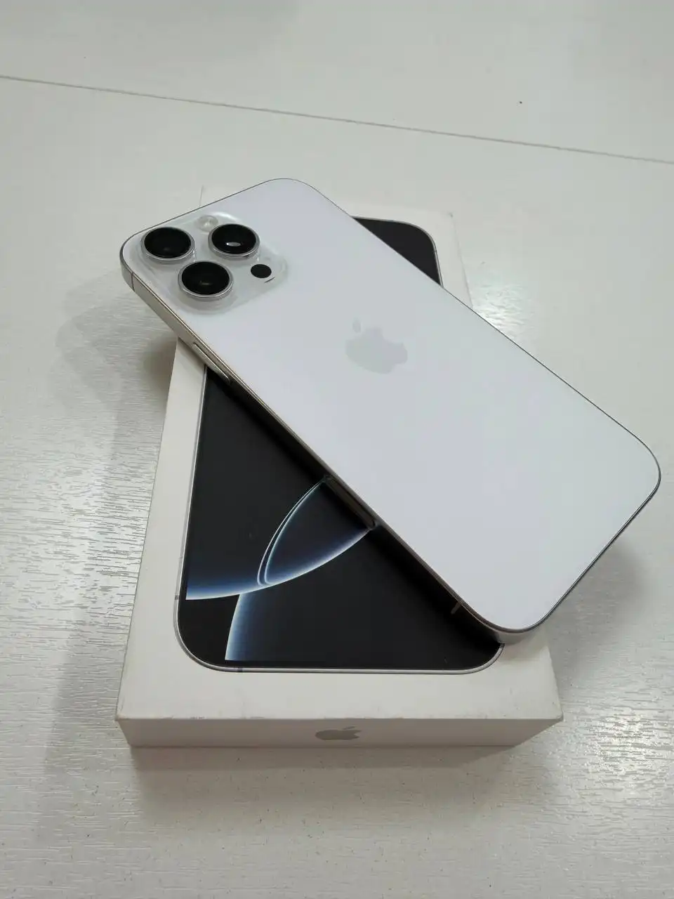 iPhone 16 Pro Max 256 ГБ с гарантией до 2026