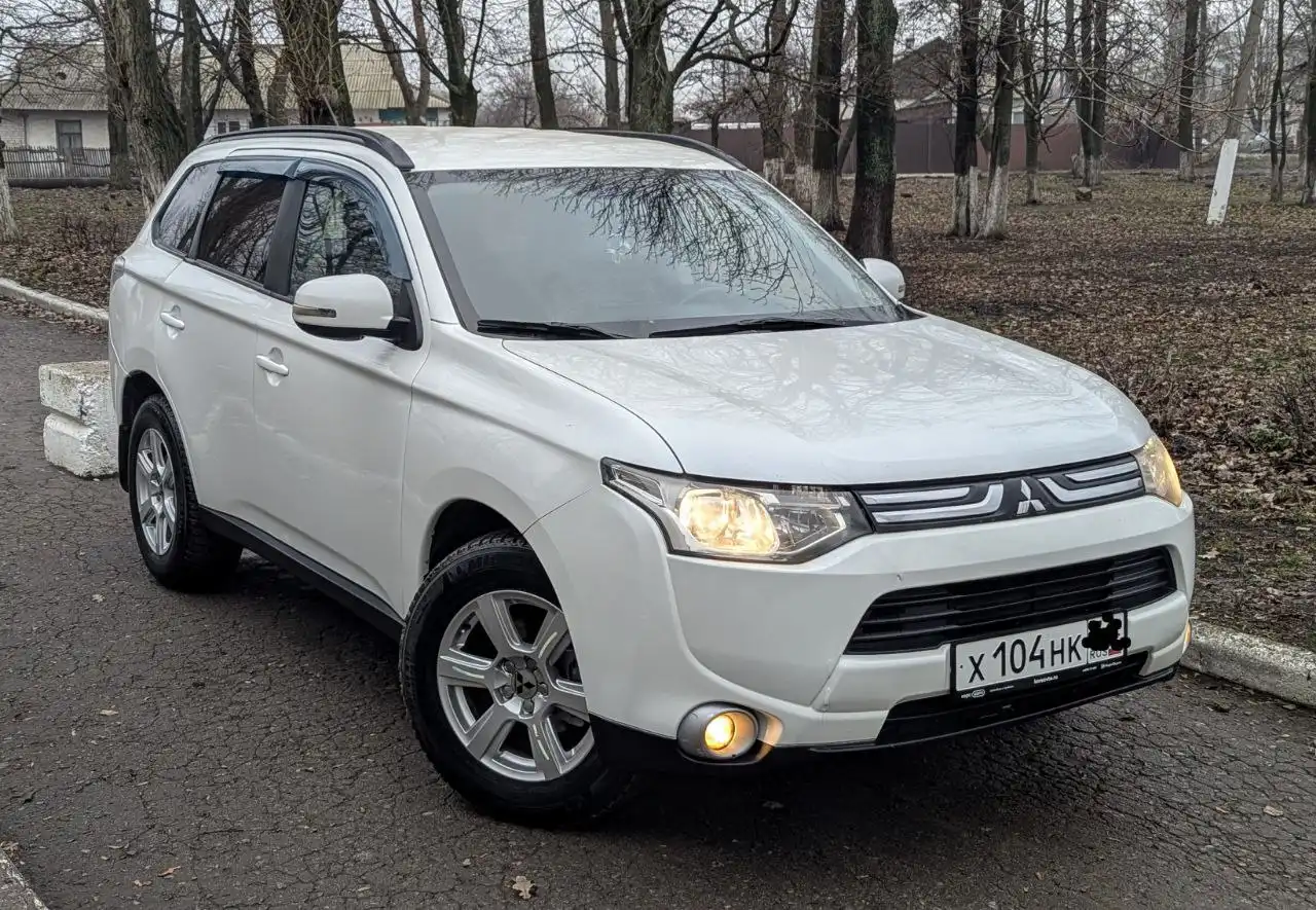 Продам Mitsubishi Outlander 2014 года в идеальном состоянии