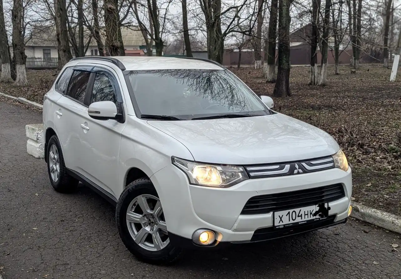 Продам Mitsubishi Outlander 2014 года в идеальном состоянии