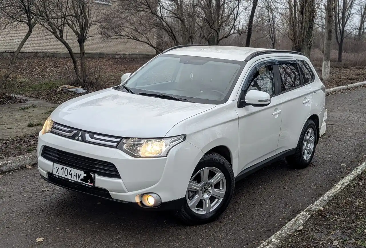 Продам Mitsubishi Outlander 2014 года в идеальном состоянии